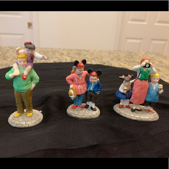 Dept. 56, Disney Parks Family, Set of 3 figurines - Picture 3 of 9
